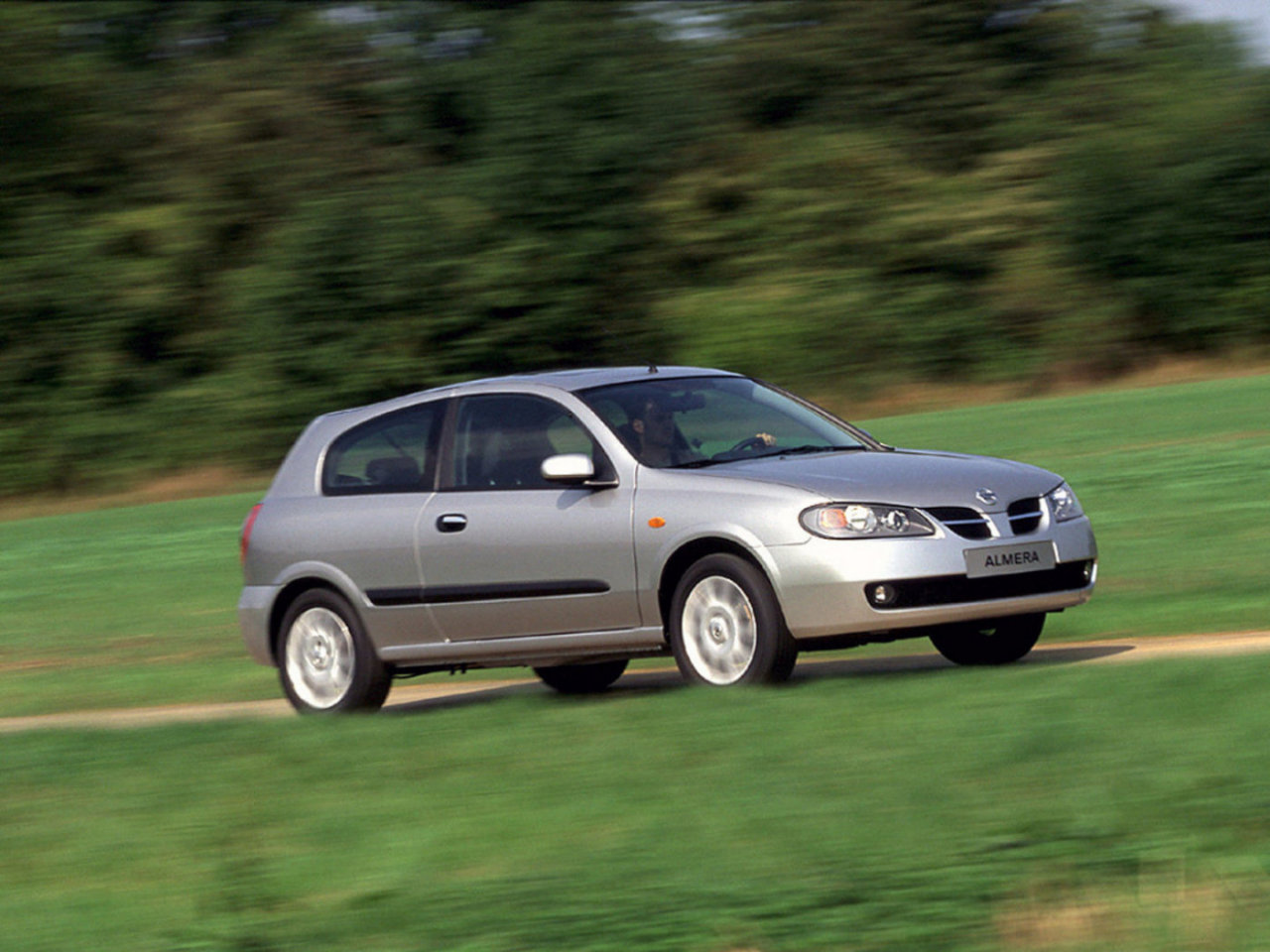 Nissan almera n16 coupe #8