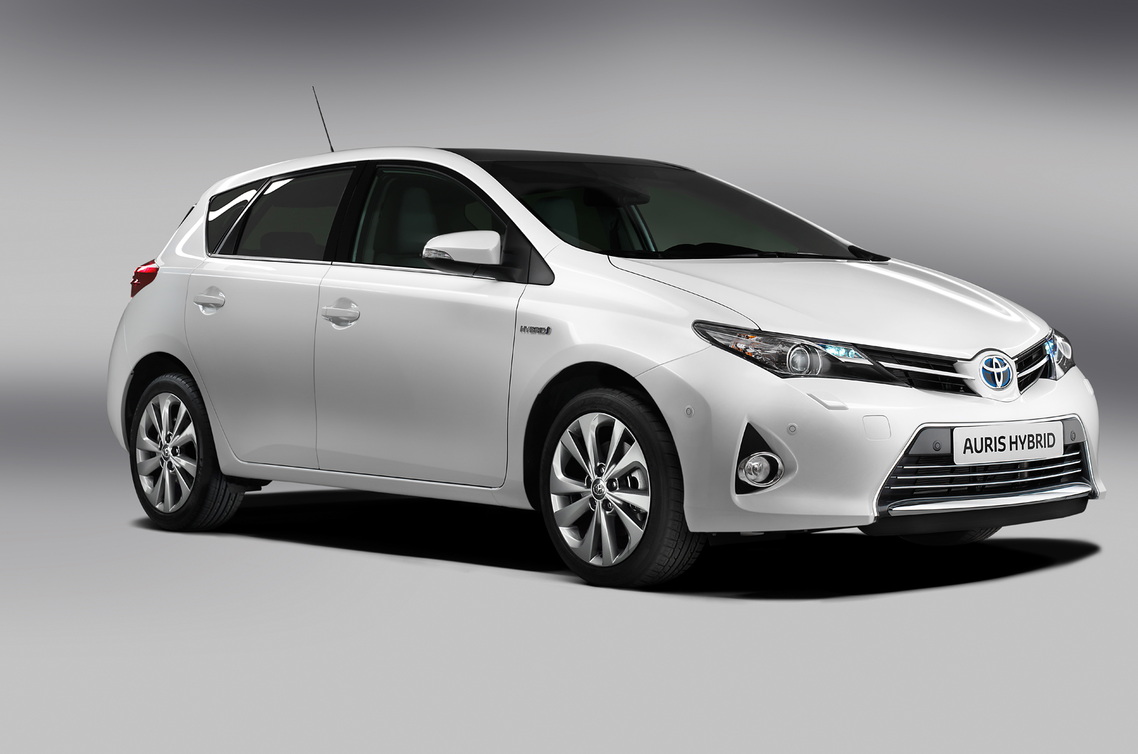 pictures of the new toyota auris #3