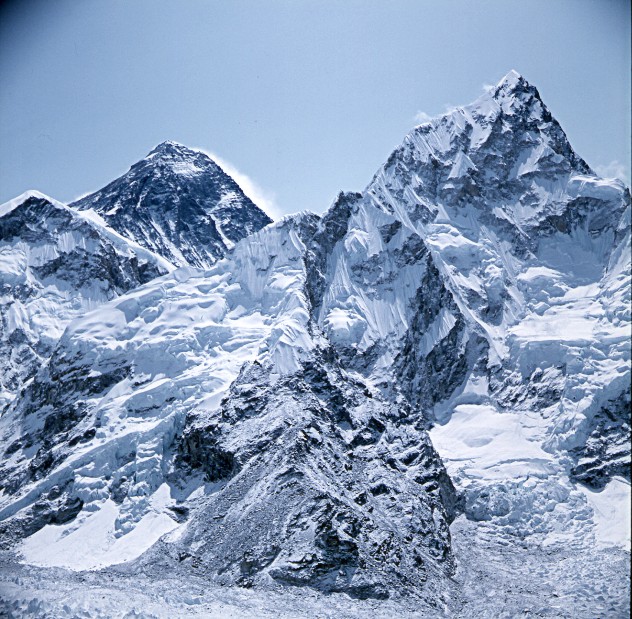 http://s2.blomedia.pl/gadzetomania.pl/images/2010/10/Mount-Everest.jpg