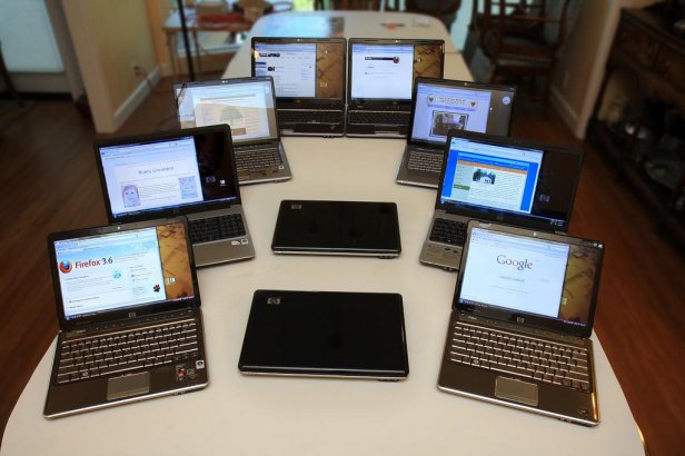 10 laptopów HP (fot. na lic. CC; Flickr.com/by Velo Steve)